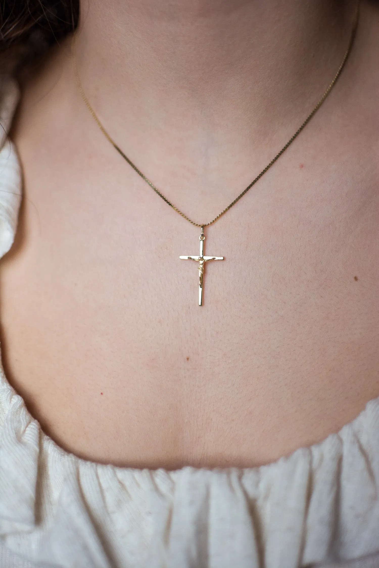 14K Yellow Gold Classic Crucifix Cross Pendant, 25mm x 15mm