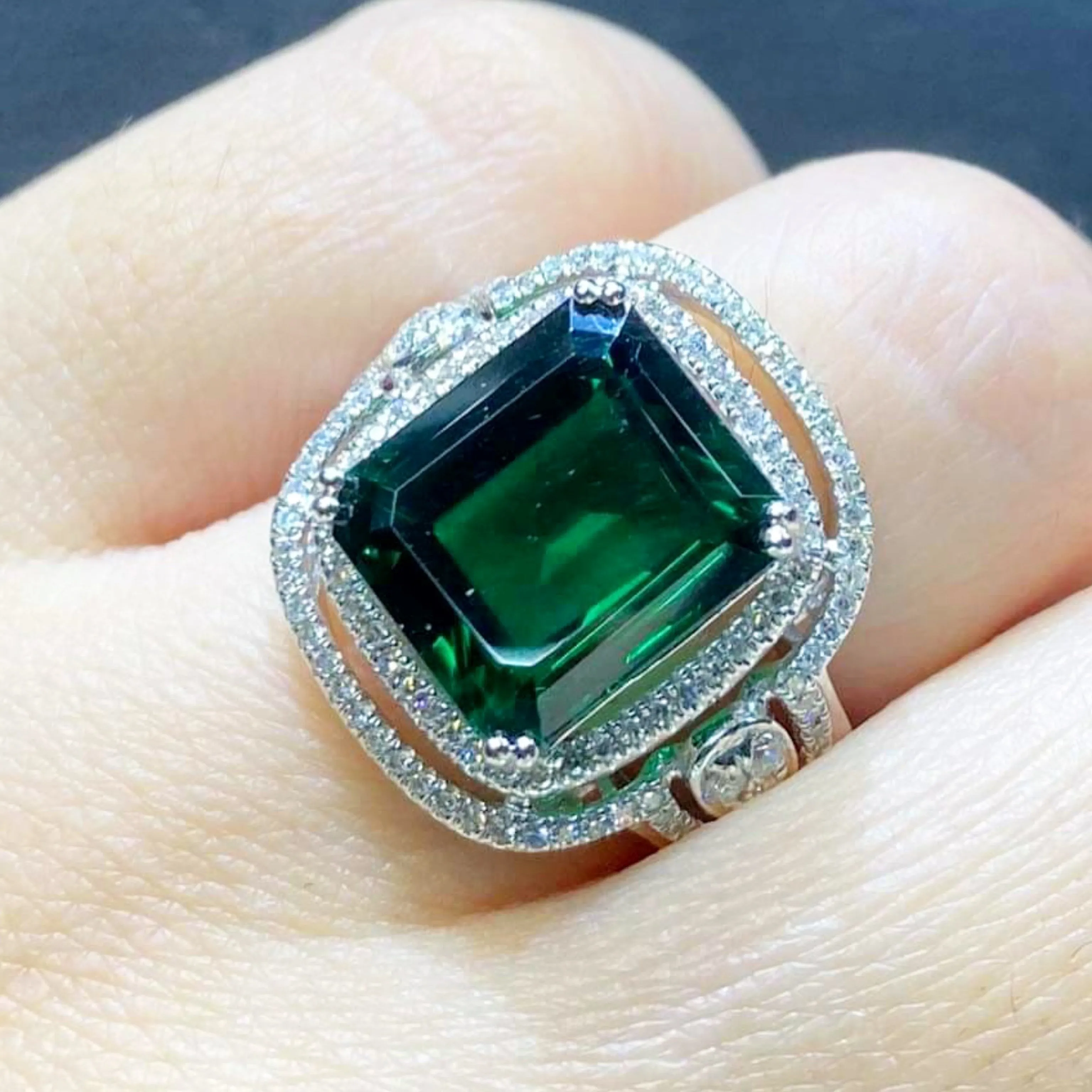 Classic Green Emerald Diamond Ring 14kt