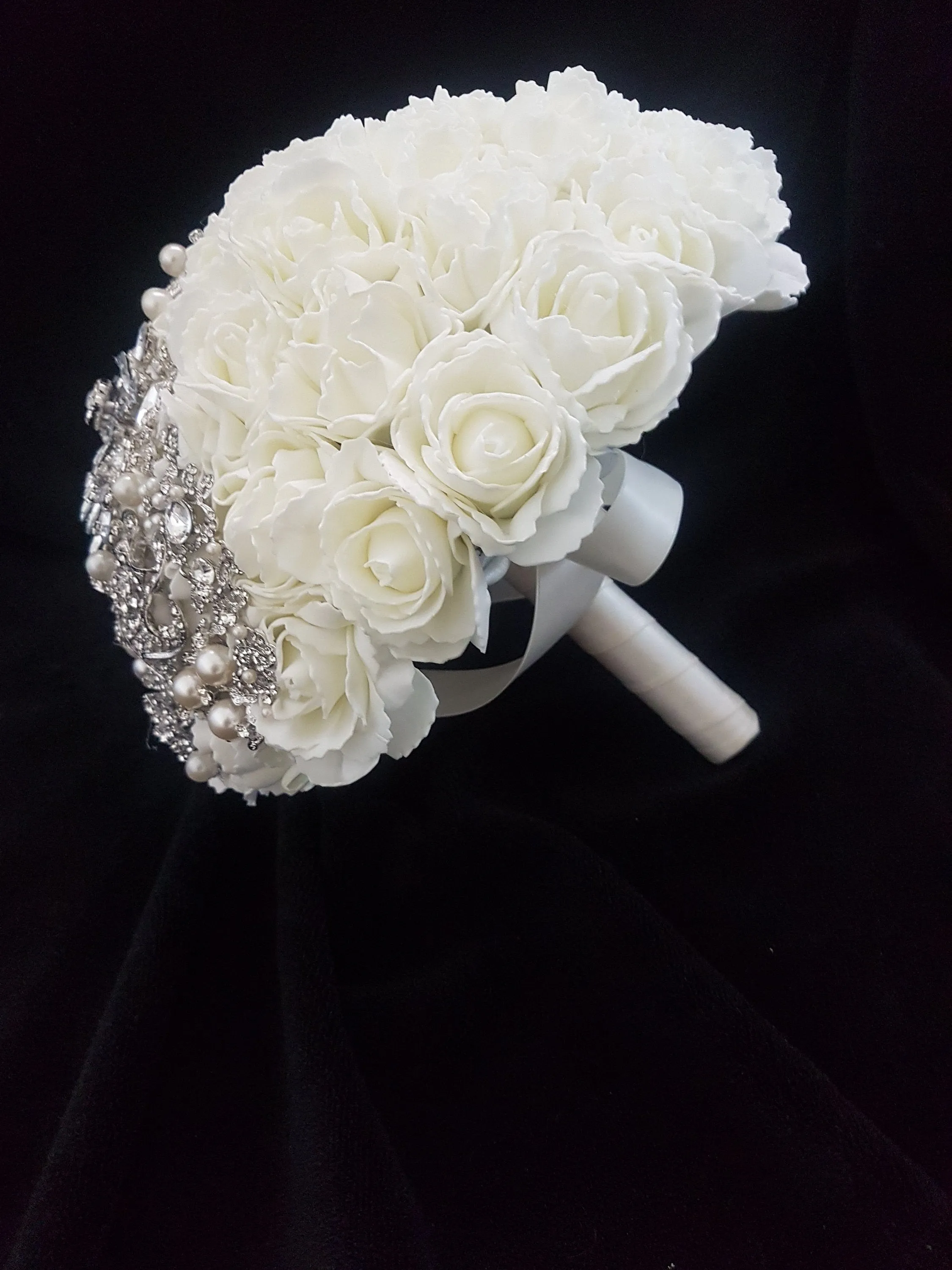 Crystal brooch wedding bouquet