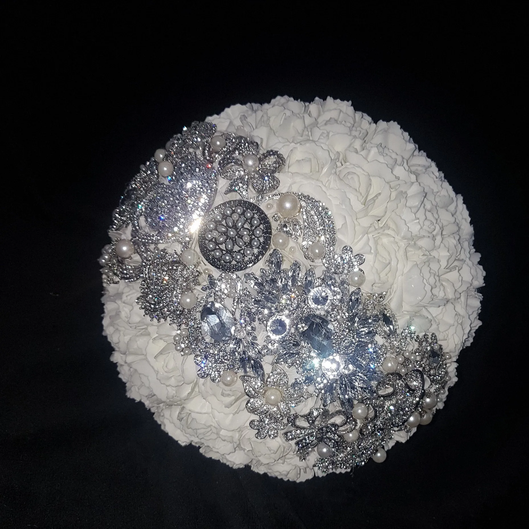 Crystal brooch wedding bouquet