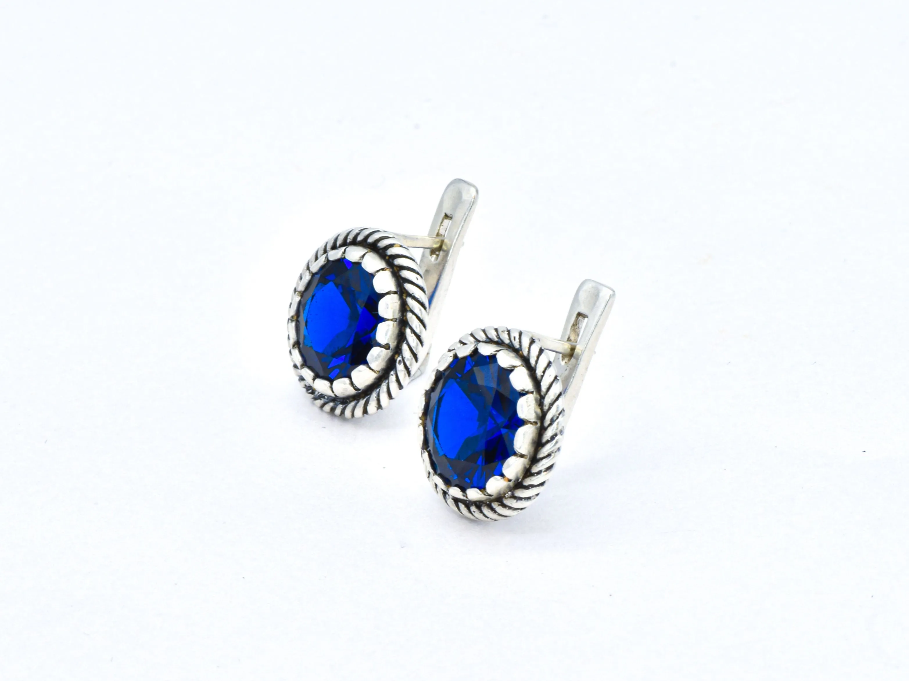 Round Sapphire Earrings - Blue Vintage Earrings - September Birthstone Studs