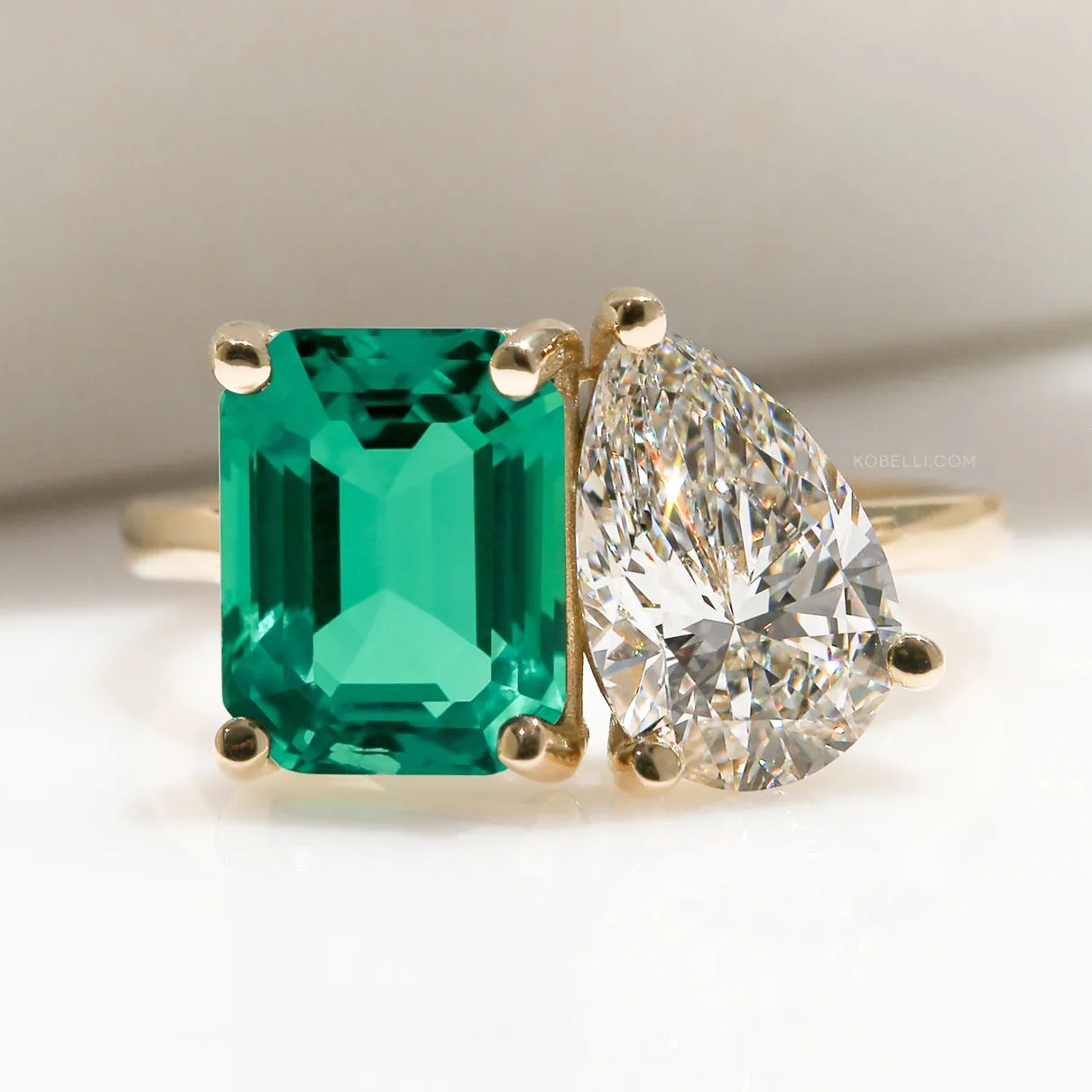 Royal Emerald & Diamond Victoria Ring