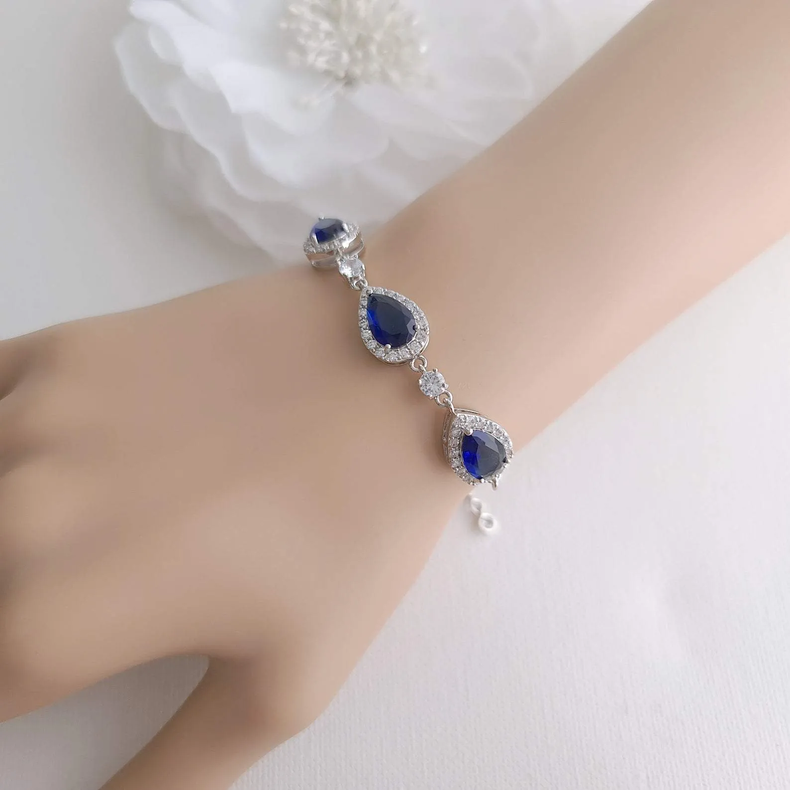 Simple Blue Bracelet in Gold for Weddings-Aoi